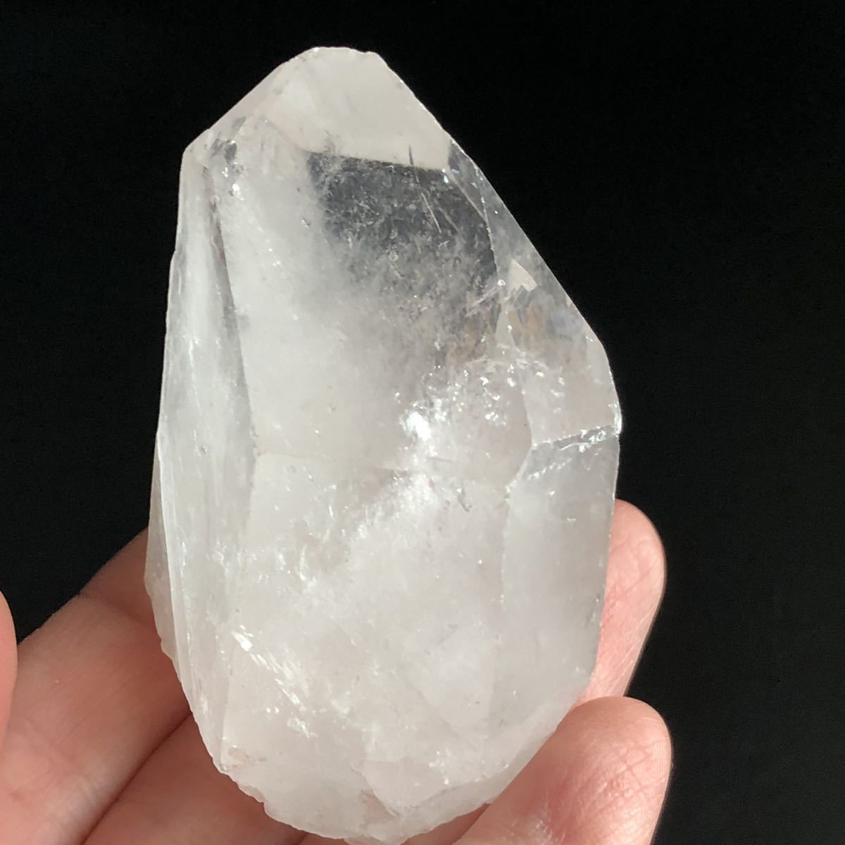 ◆新品◆美しい白水晶単結晶原石◆約65×41×30ミリ◆約101g◆ブラジル産◆天然石 パワーストーン クォーツ 置物 鉱物 クラスター 標本