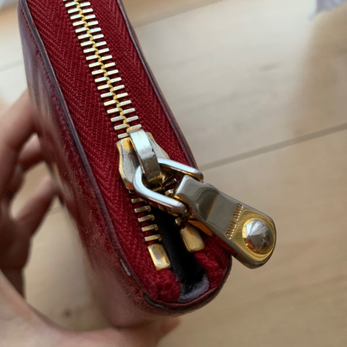 miu miu 長財布 ラウンドファスナー長財布 レッド 革 レザー