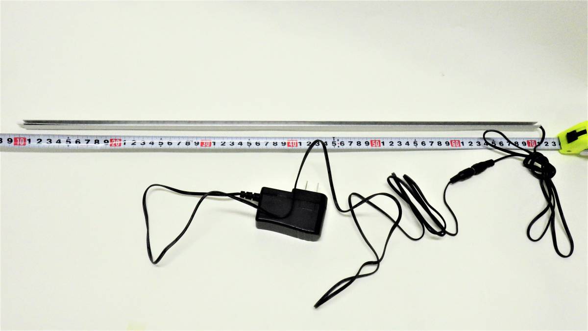 LEDバー：　全長約62.5cm　(アルミフレーム　61cm)　電源付き　２セット/組 _1セットでの形態です