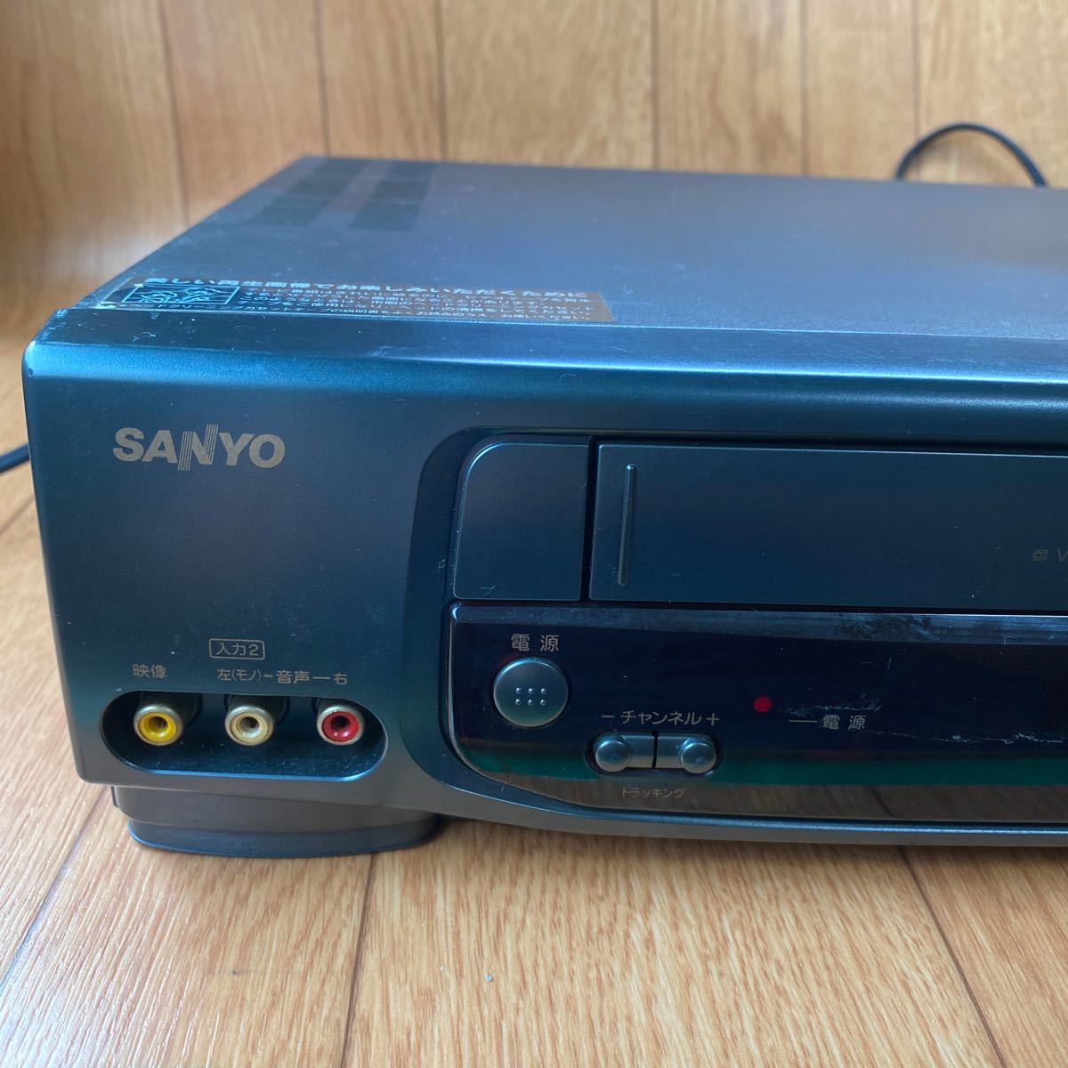 refle〓 SANYO サンヨー VHS ビデオデッキ VZ-H270 1995年製　通電のみ確認の為ジャンク_画像1