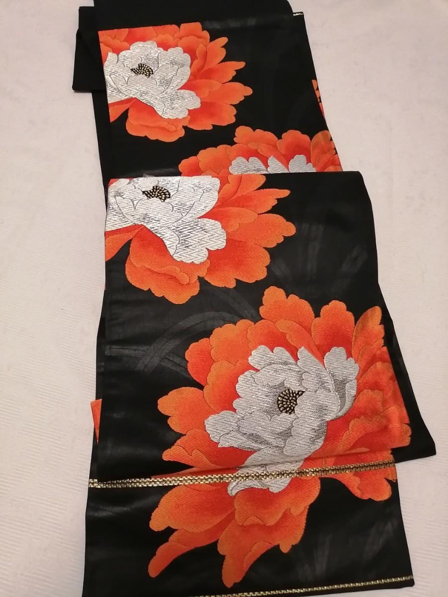 Paypayフリマ 黒地に朱色のぼたんの花柄の帯 Paypayフリマ 黒地に朱色のぼたんの花柄の帯