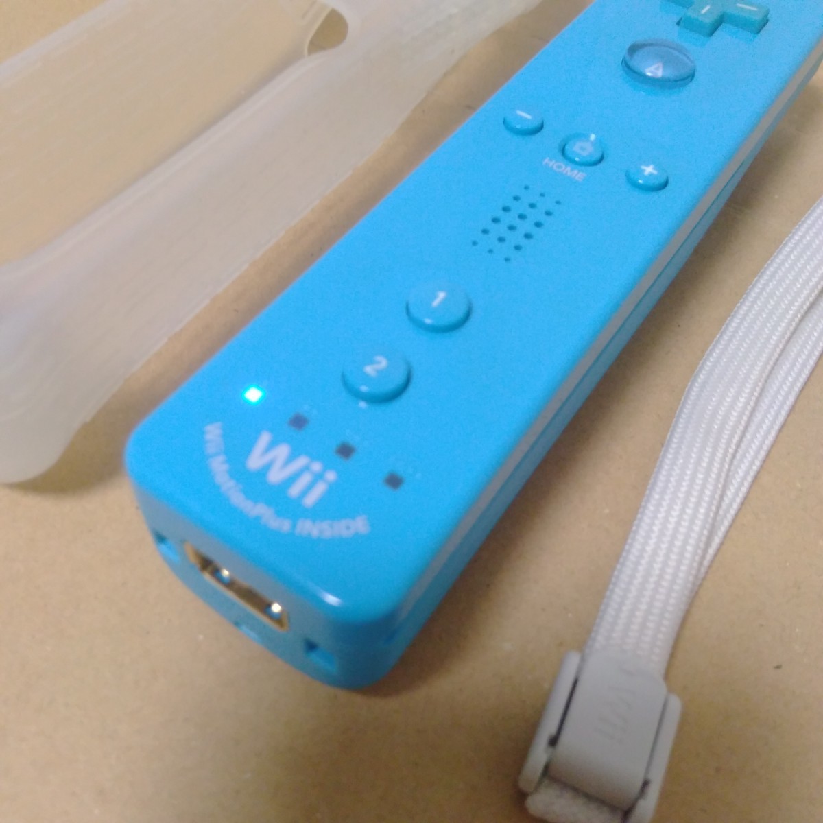 Wiiリモコンプラス ブルー ストラップ・シリコンジャケット 付