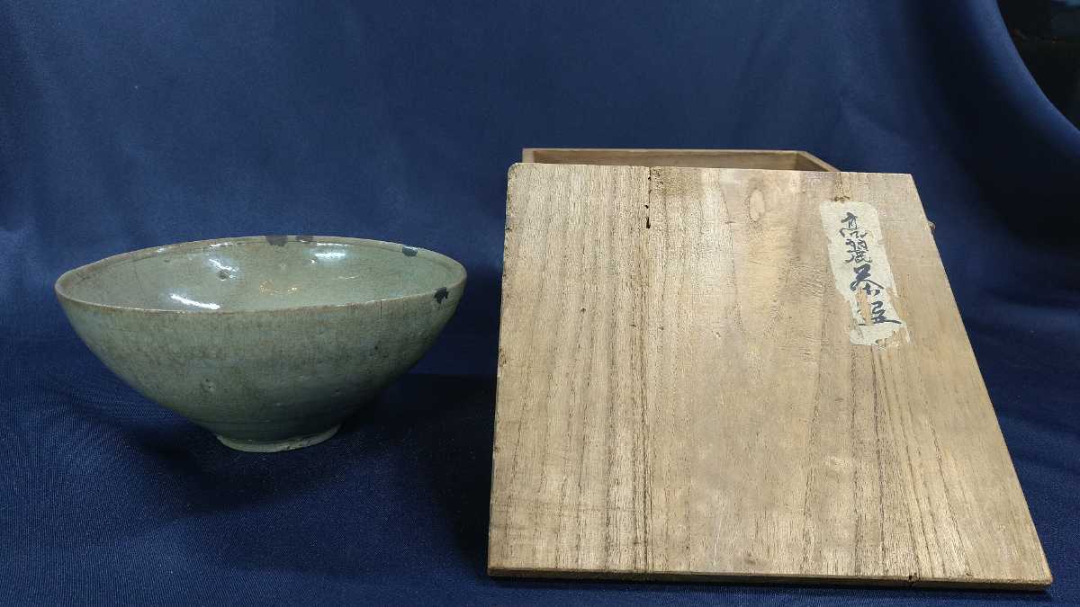 11世紀中頃　高麗青磁釉茶碗