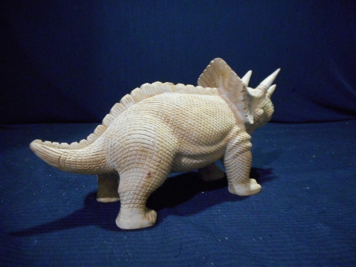 トリケラトプス》恐竜 木彫り彫刻 全長35ｃｍ 美術品 彫刻