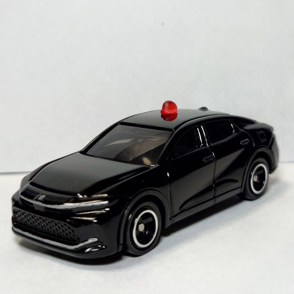 再塗装品 トミカ トヨタクラウンクロスオーバー覆面パトカー 黒 改造