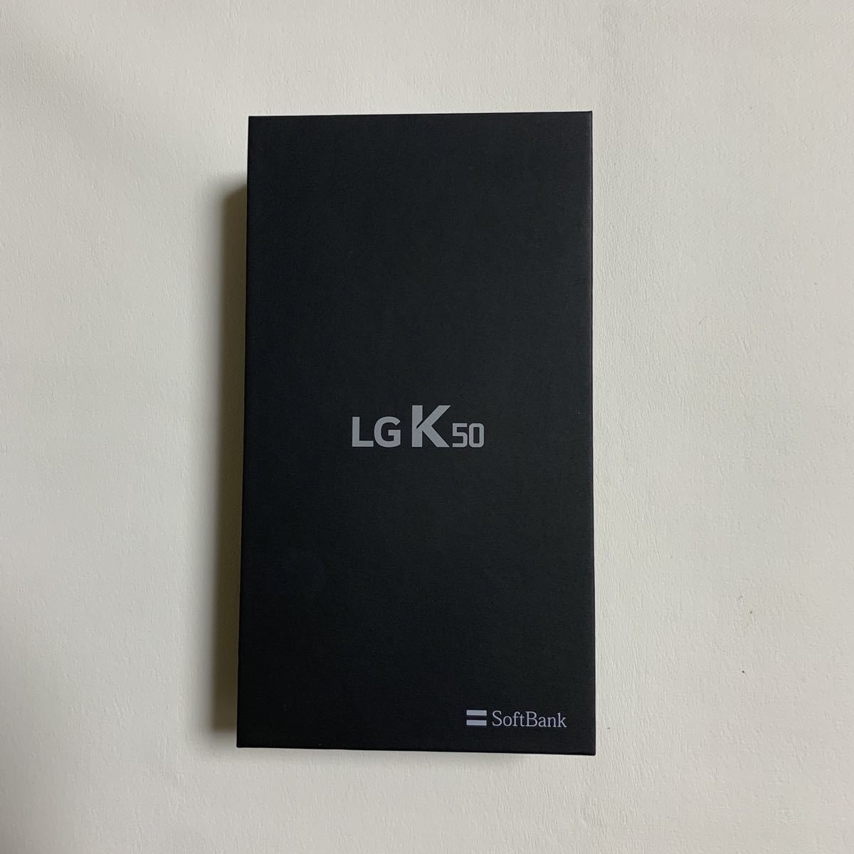 【新品未通電】LG K50 プラチナシルバー【SIMロック解除コード添付/シムフリー】