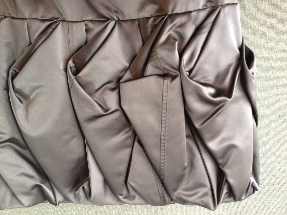 極上 新品 プラダ 最高級 シルク スカート 40 グレー PRADA_画像4