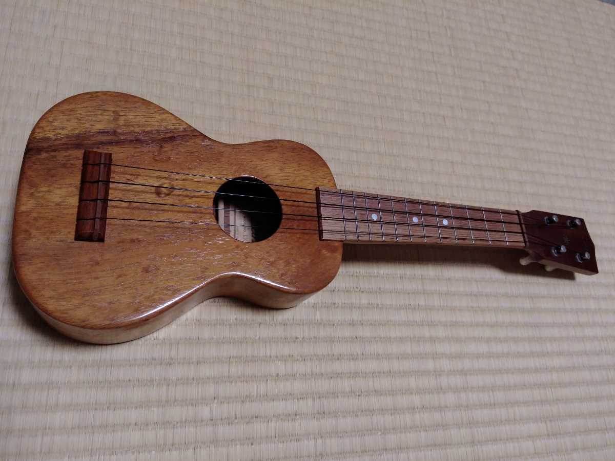 美品 LANAI ラナイ UK-350 ソプラノウクレレ ハードケース付 器材