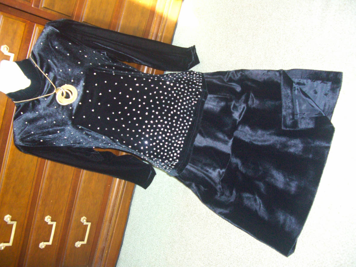 1回使用★ベロア調★光沢生地★横裾スリットＳＥＸＹ　スカート★黒　Ｗ６４_カットソーは別売りです。