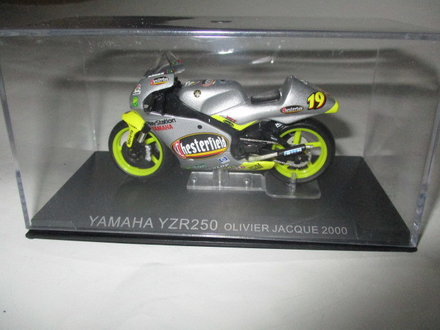 即決 ixo 週間チャンピオンバイク 1/24 ヤマハ YZR250 2000年チャンピオン №19 オリビエ・ジャック車 チェスターフィールド（縁無し）仕様_画像1