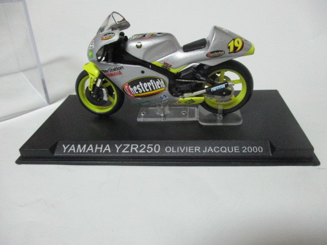 即決 ixo 週間チャンピオンバイク 1/24 ヤマハ YZR250 2000年チャンピオン №19 オリビエ・ジャック車 チェスターフィールド（縁無し）仕様_画像2