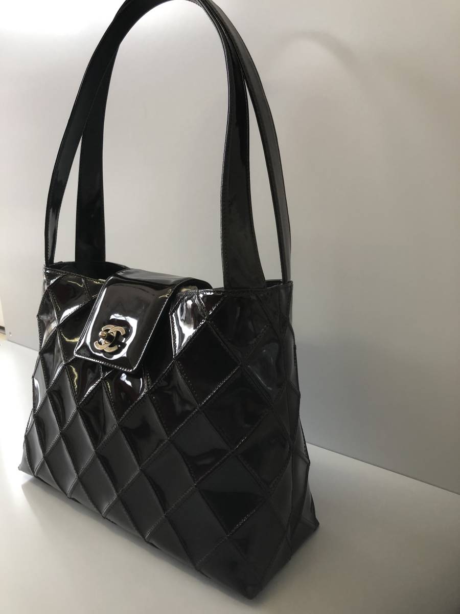 美品 CHANEL シャネル エナメル バッグ 美品 CHANEL シャネル エナメル バッグ