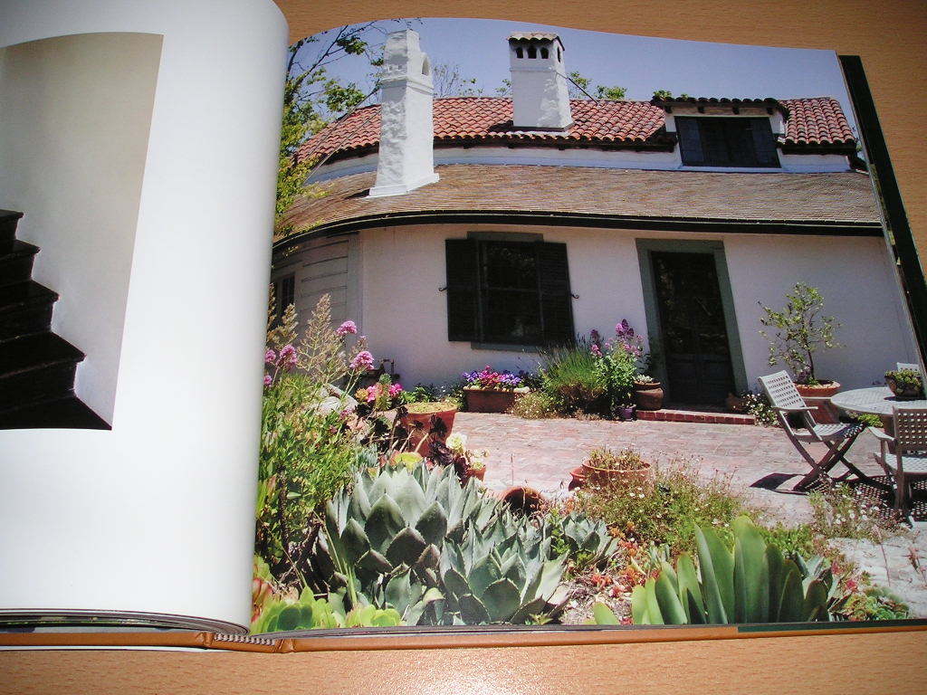 洋書・Adobe Houses Homes of Sun and Earth・アドビー様式のカリフォルニアの素敵な住居の本です - インテリア、家づくり 洋書・Adobe Houses Homes of Sun and Earth・アドビー様式のカリフォルニアの素敵な住居の本です - インテリア、家づくり