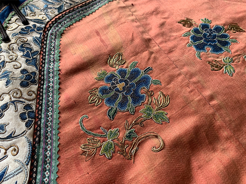 【中国美術】　★ 漢式衣 蝶恋花図 ★　宮廷服　刺繍 花卉紋 蝴蝶紋　明清織繍　検 清朝着物古服古布古玩骨董時代物故宮康煕雍正乾隆皇帝_画像8