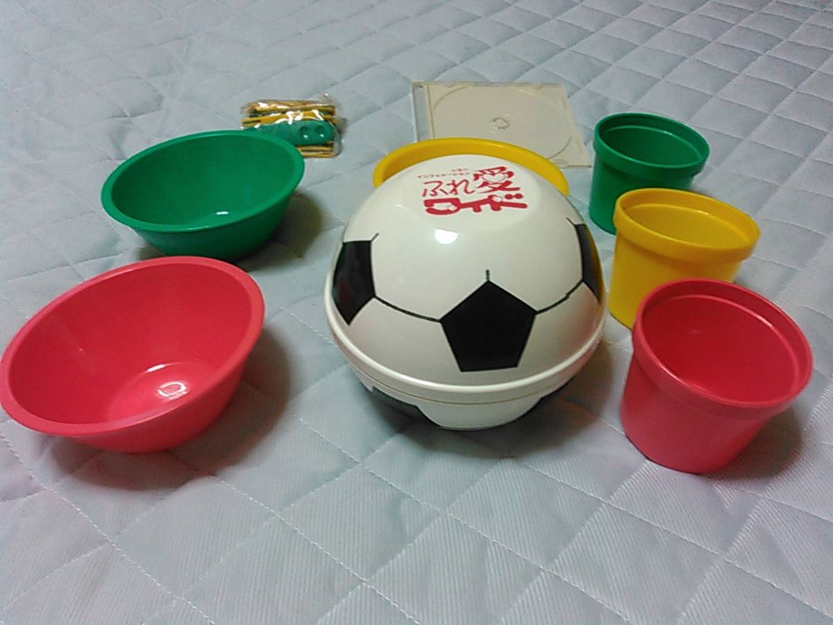 サッカーボール型アウトドア食器セット　キャンピング食器セット　コップ　皿　折り畳み式スプーン　フォーク　収納可能　ふれ愛ワイド