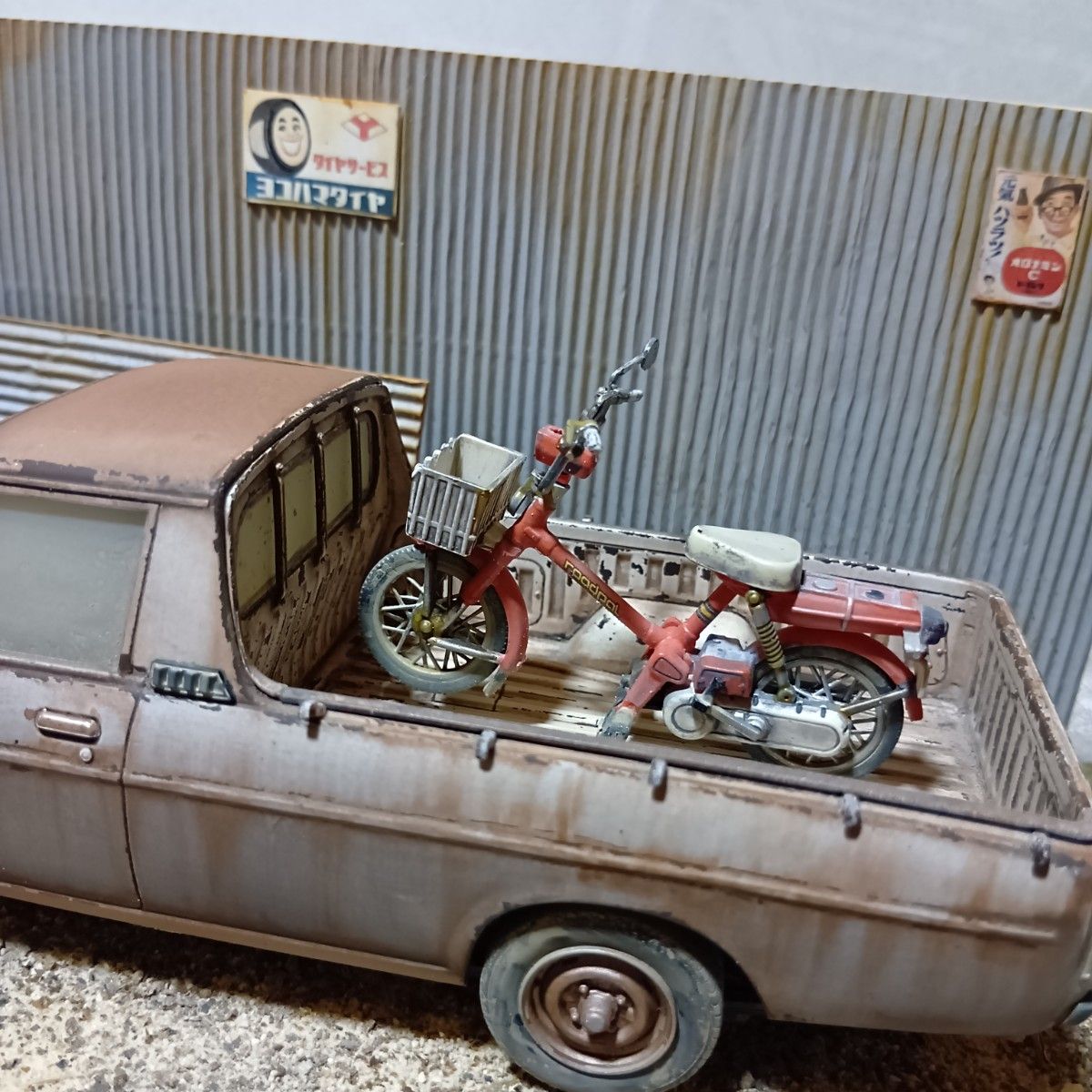 サニトラ×ロードパル1/24完成品。 サニートラック×ホンダロードパル1/24完成品 ケース付 旧車 昭和