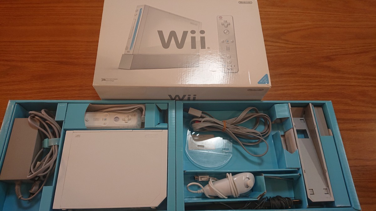 任天堂Wii本体+ヌンチャク+クラシックコントローラー