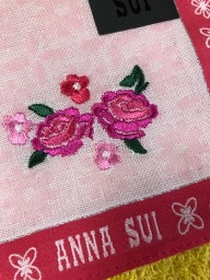 ANNA SUI　アナスイ　ハンカチ　p薔薇刺繍_こちらのカラーをご参考ください。