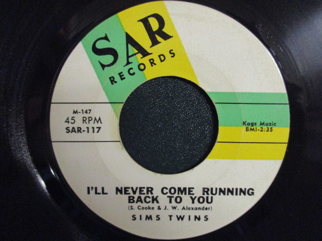 Sims Twins ： Soothe Me 7'' / 45s ★ Early Soul / Sam Cooke カバー ☆ c/w I'll Never Come Running Back To You // 落札5点で送料無料_画像2