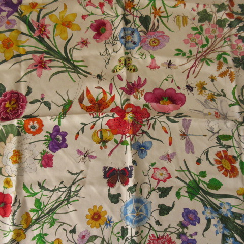 グッチ GUCCI シルク100% スカーフ V.ACCORNERO イタリア製 花柄 昆虫 ネイビー オールド ヴィンテージ 60s 筆記体ロゴ
