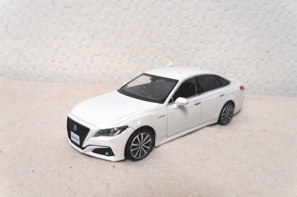 トヨタ カラーサンプル クラウン 1/30 ミニカー 白 非売品