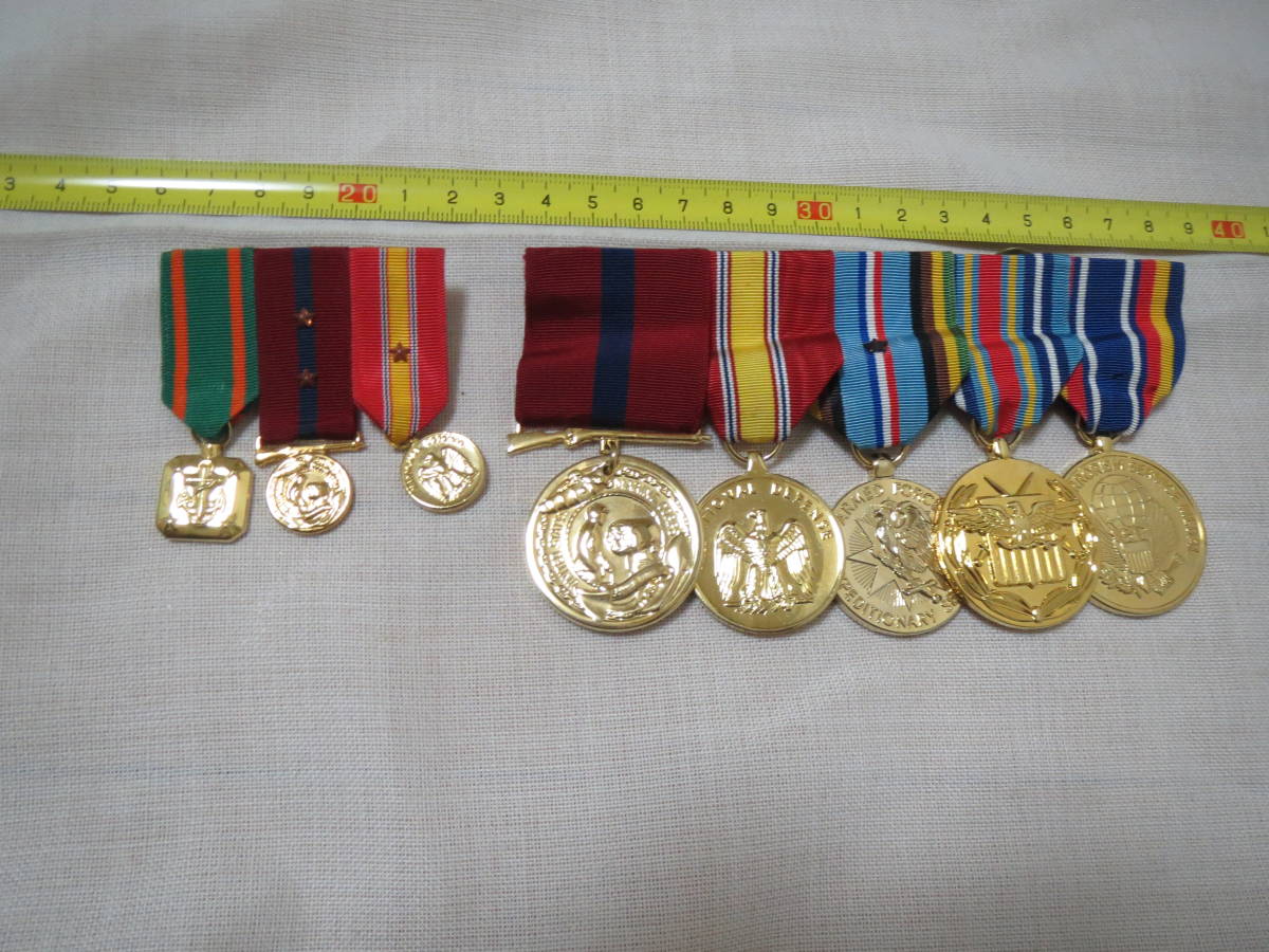 実物 入手困難 アメリカ海兵隊 勲章 メダル パーティードレス用 イラク アフガニスタン ３連_右側の勲章は比較です商品に含まれません