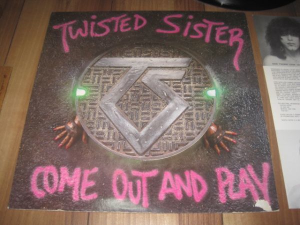 TWISTED SISTER トゥイステッド・シスター COME OUT AND PLAY 独 LP ギミックジャケ ディー・スナイダー ジェイ・ジェイ・フレンチの画像1