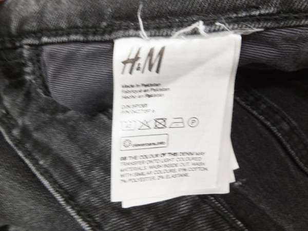 〈レターパック発送〉H&M レディース ボタンフライ ストレッチスキニー クラッシュデニムパンツ 30 黒_画像2