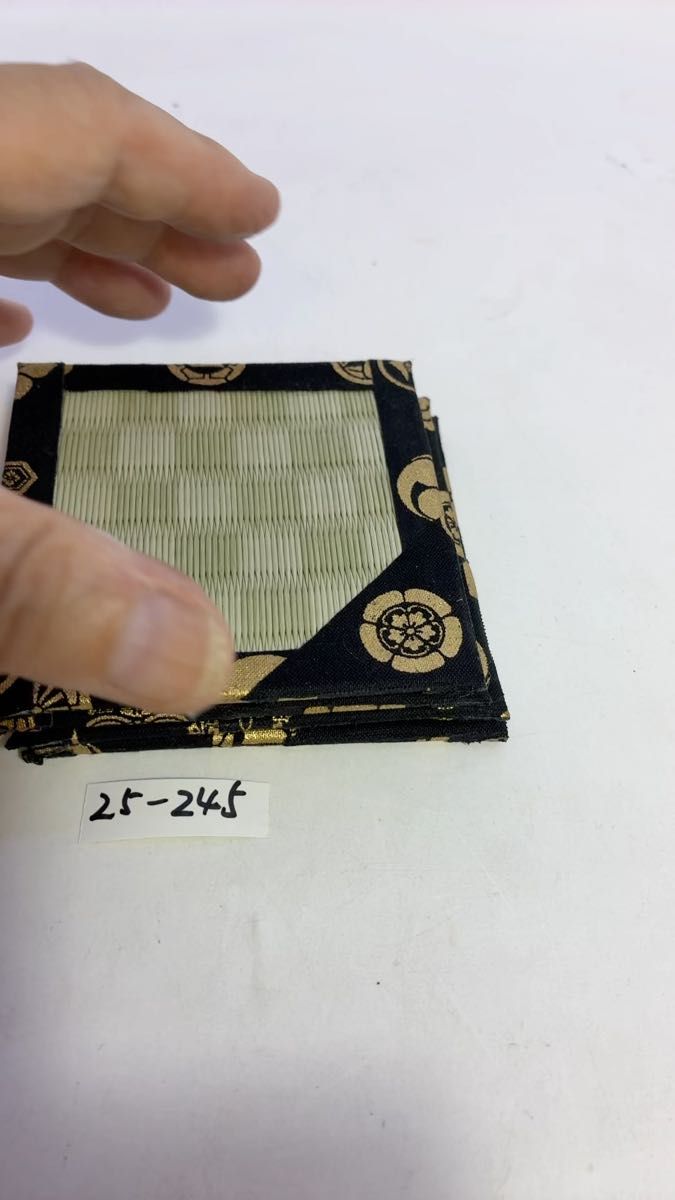市松グリーン畳に武将家紋柄生地のコースター4枚組 25-245