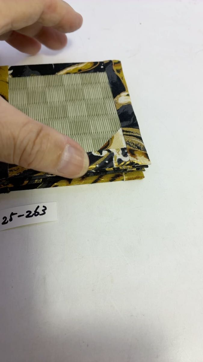 市松グリーン畳に一部虎柄生地のコースター4枚組 25-263