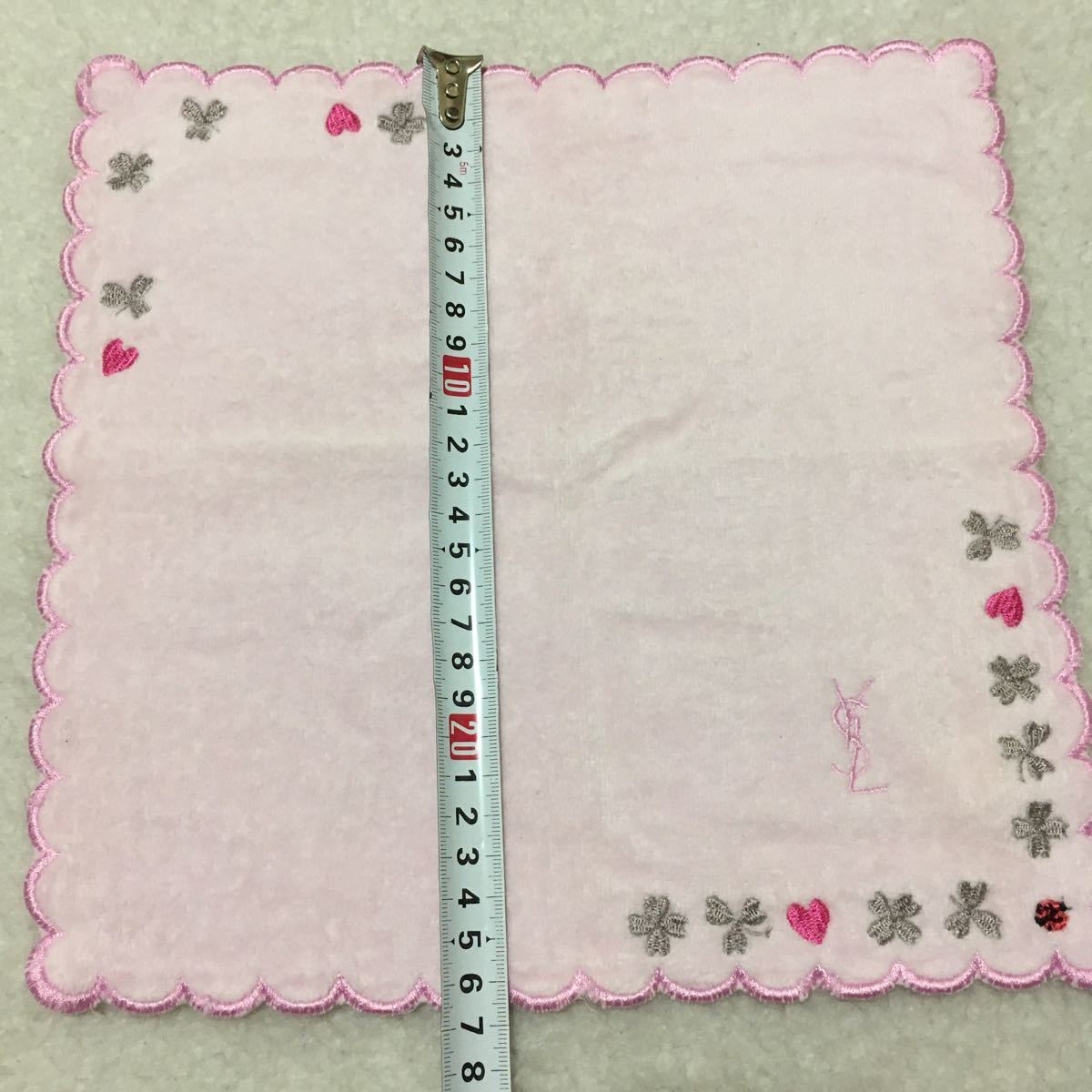 美品 数回のみ使用 阪急百貨店購入 ピンク ハンカチ タオル ロゴ入りイヴ サンローラン 刺繍 ハート てんとう虫 Ysl ハンドタオル 代購幫 美品 数回のみ使用 阪急百貨店購入 ピンク ハンカチ タオル ロゴ入りイヴ サンローラン 刺繍 ハート てんとう虫 Ysl ハンドタオル 代購幫