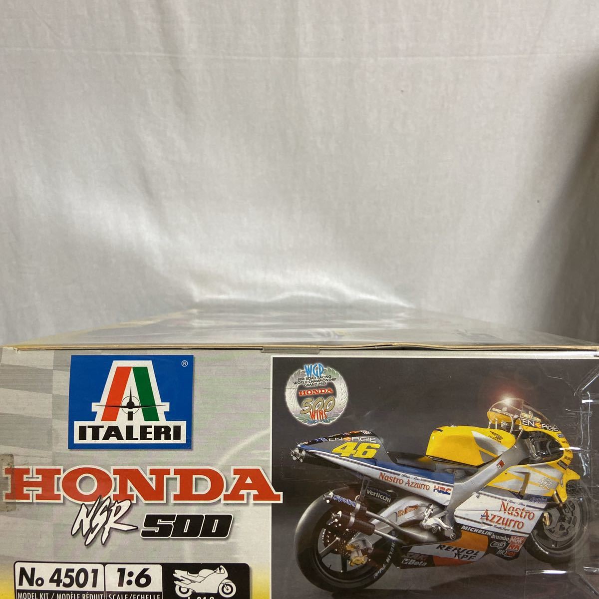 未組立 ITALERI 1/6 HONDA NSR500 Nastro Azzuro #46 HRC Valentino Rossi 2001 Moto GP バレンティーノ・ロッシ 絶版ミニカー モデルカー_画像4