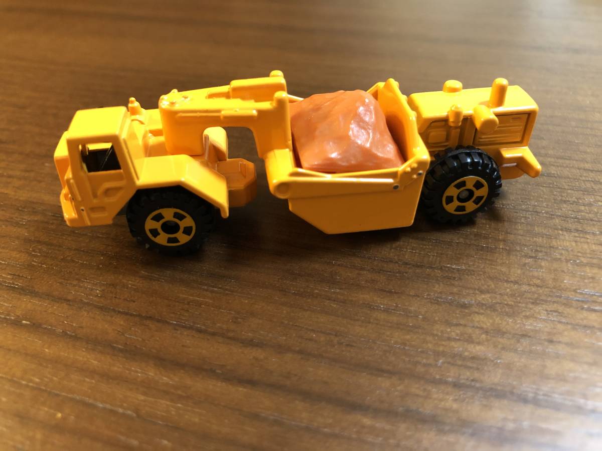 ★ 黒箱 トミカ 32 小松 モータースクレーパ WS16 KOMATSU MOTOR SCRAPER WS16 Made in Japan_画像2