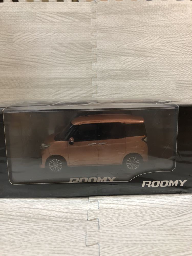 1/30 トヨタ 新型ルーミー ROOMY 後期 カラーサンプル 非売品 ミニカー ブリリアントカッパークリスタルマイカ_画像1