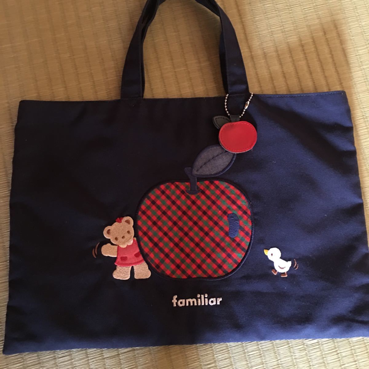 ファミリア トートバッグ familiar レッスンバッグ りんご ファミリア トートバッグ familiar レッスンバッグ りんご