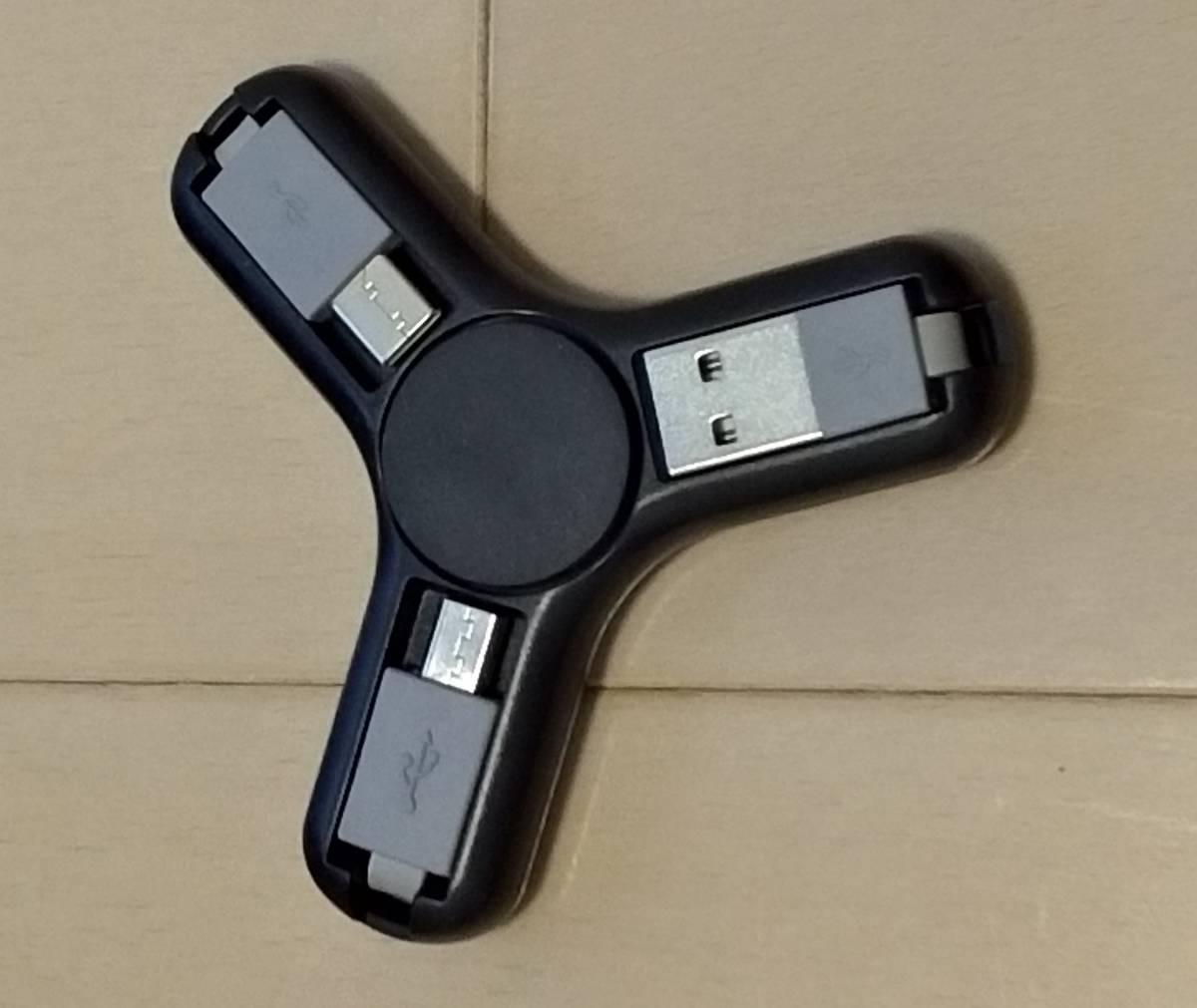 [ネコポス送料無料] USBケーブルスピナー 裏にコネクタが内蔵 コンパクト仕様 TS-1418