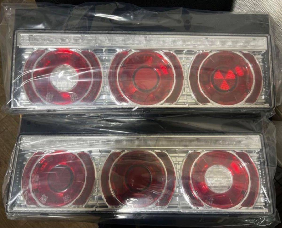 いすゞ純正オプション 3連シーケンシャル フルLEDテールランプ 未使用品 いすゞ純正オプション 3連シーケンシャル フルLEDテールランプ