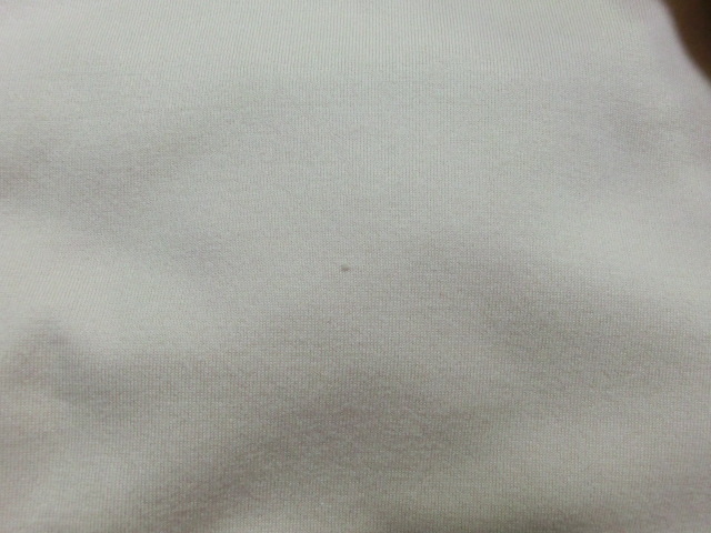 返卻後に後身頃中央辺りに糸飛び?発見