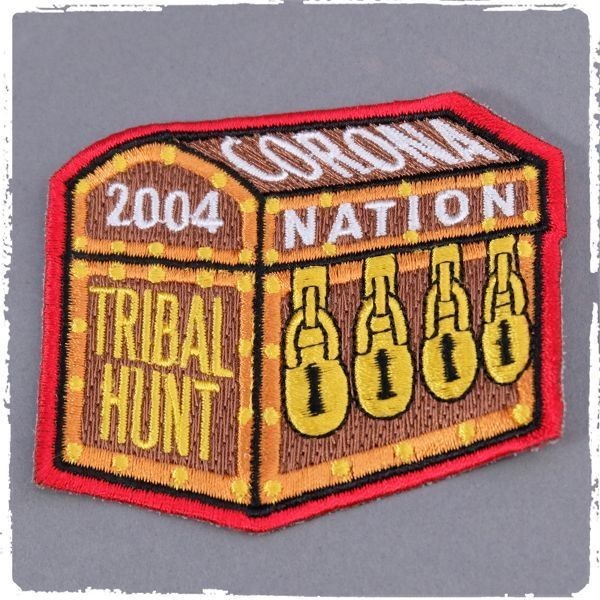 AO19 CORONA NATION TRIBAL HUNT 2004 宝箱 刺繍 ワッペン パッチ ロゴ エンブレム 米国 輸入雑貨_画像1