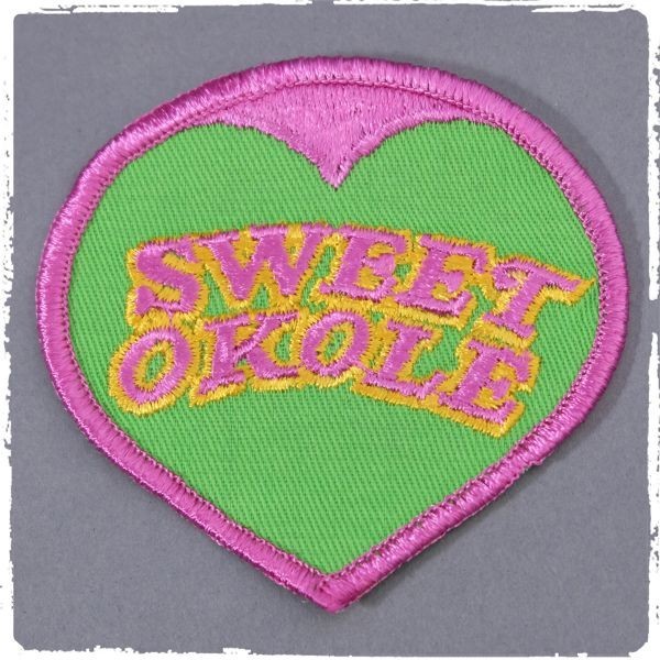 BL61 SWEET OKOLE ワッペン パッチ ロゴ エンブレム 米国 輸入雑貨 ハート 刺繍_画像1