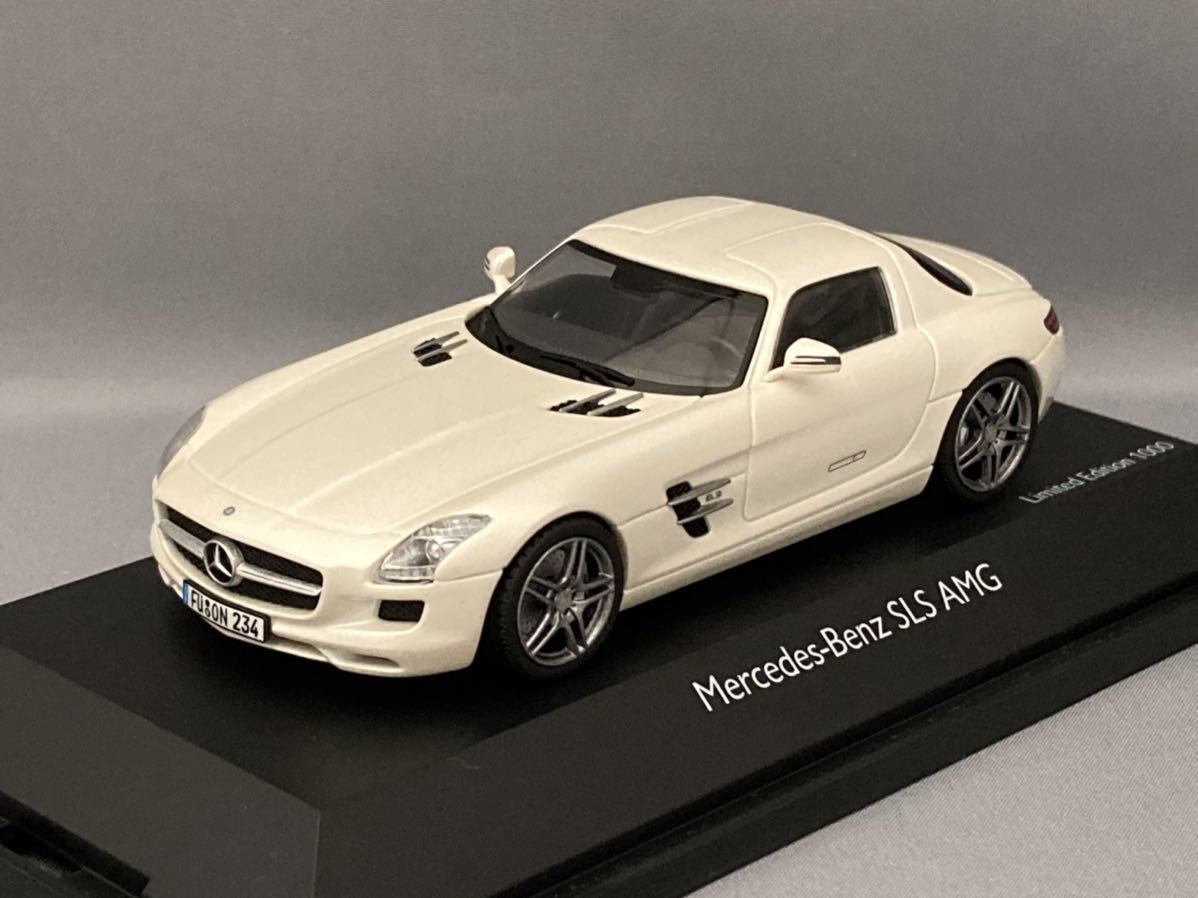 シュコー 1/43 メルセデスベンツ SLS AMG パールホワイト_画像1