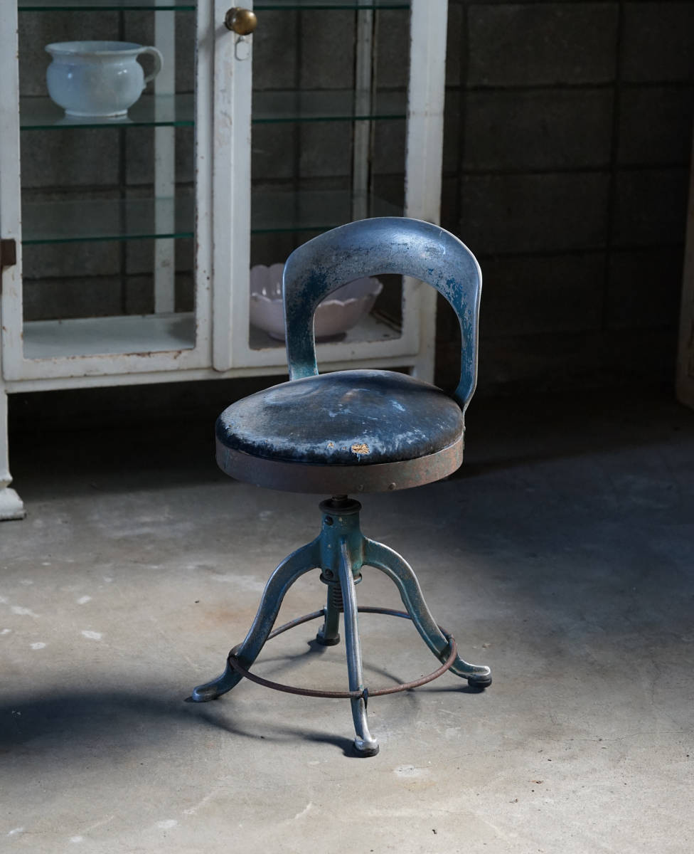 古い鋳物鉄脚の回転椅子 / 古家具 アンティーク チェア レトロ 古家具 工業系 インダストリアル