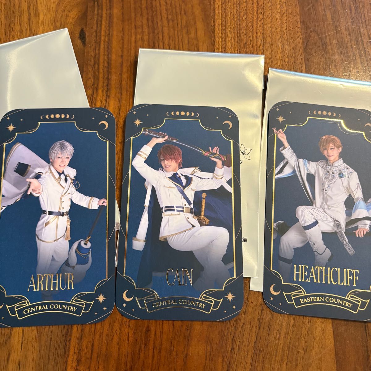 ① まほやく　魔法使いの約束　フィガロ　コンラプ　缶バッジ 21個入BOX】トレーディング缶バッジ「Formal grace」 | 魔法使い