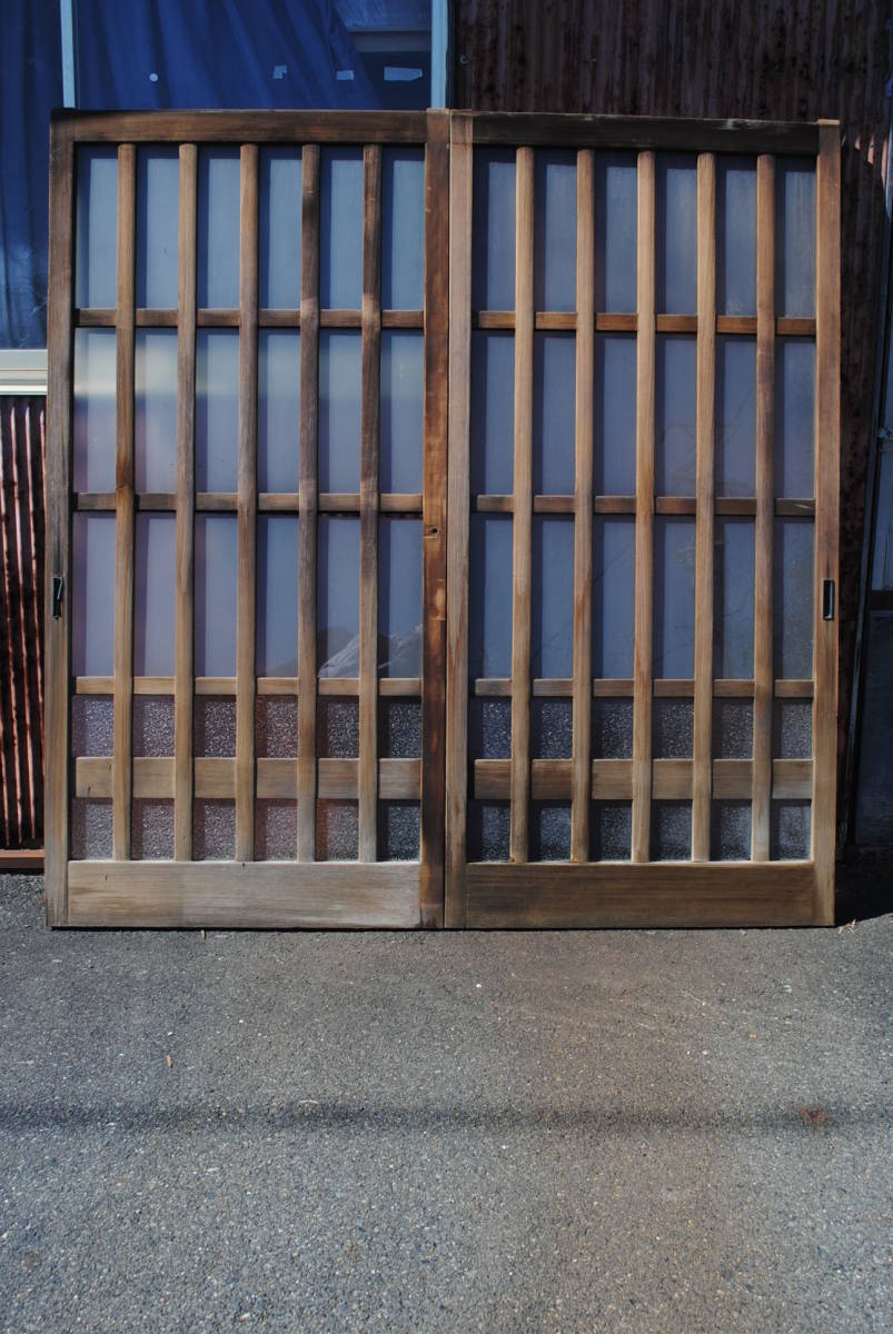 宮1 昭和初期に建てられた日本家屋 玄関用 スリ&ザラメガラス張り 木製扉 引戸 二枚組 1830x888x30ミリ