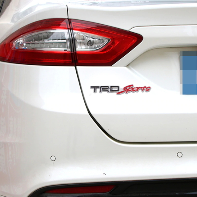 TRDsportロゴエンブレム白　3D立体デザイン TRDスポーツエンブレム13.5cm TOYOTA車のエンブレムにしっかりしたアルミ素材　取付簡単tune-up_画像4