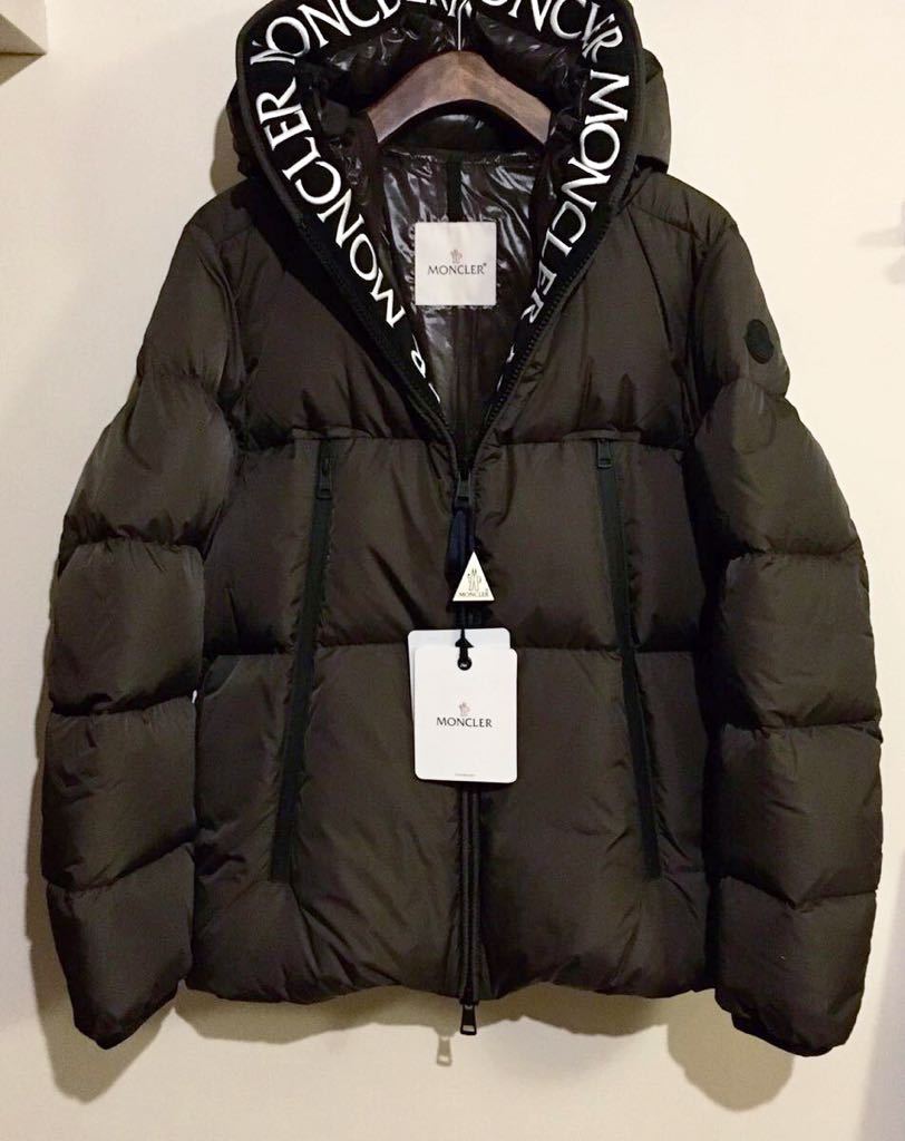PayPayフリマ｜1 新品正規品 MONCLER MONTCLA Logo Trim Quilted Down 