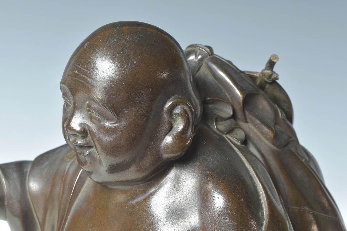 【趣楽】 日本美術 大正時代 銅器歩き布袋像 銀象嵌在銘 高さ２３ｃｍ 重量約３ｋｇ B126１の画像9