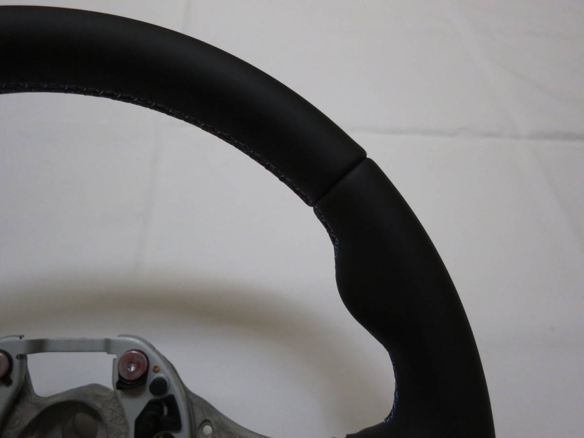 新品! F80 F82 M3 M4 F30 F32 F20 F25 F15 BMW 純正 革 ステアリング ハンドル Mステッチ!! 管理番号(Q-7767)_画像6