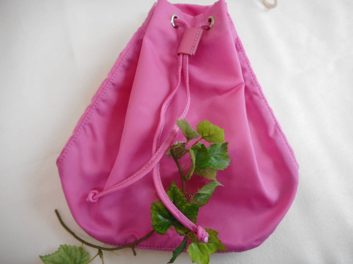 可愛い　ピンク色ポーチ　巾着　ナイロンポーチ　バックインバック　在庫品