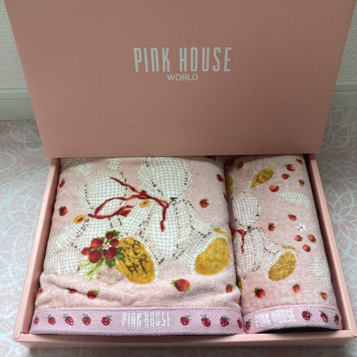 希少 2枚 Pinkhouse バスタオル ピンクハウス 新品 未使用 ギンガムチェック ウサギ ウォッシュタオル 箱あり いちご ピンク レア 代購幫 希少 2枚 Pinkhouse バスタオル ピンクハウス 新品 未使用 ギンガムチェック ウサギ ウォッシュタオル 箱あり いちご ピンク レア 代購幫